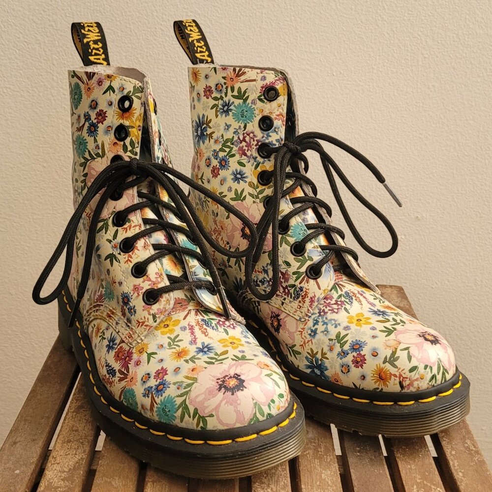 Dr. Martens 1460 Pascal Floral 8-Eyelet Boots